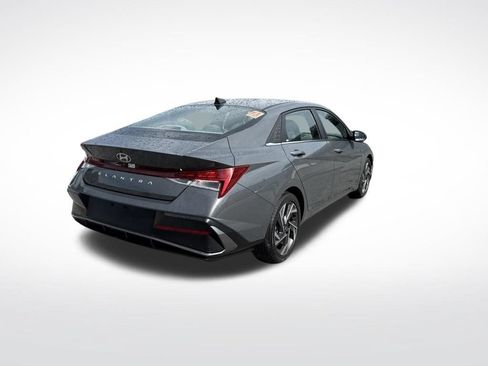 Used 2025 Hyundai Elantra SEL FWD image 16