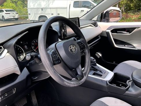 Used 2022 Toyota RAV4 XLE FWD image 14