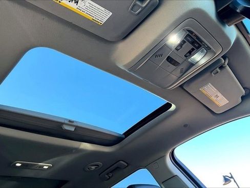 Used 2022 GMC Acadia AT4 w/ Technology Package image 28