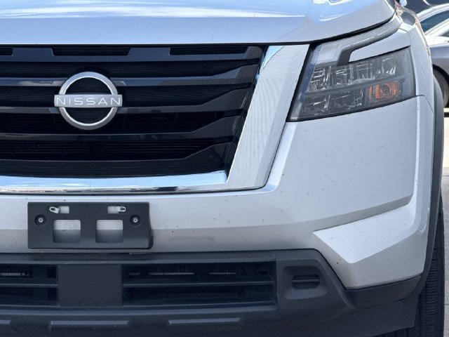 Used 2025 Nissan Pathfinder SV FWD image 7