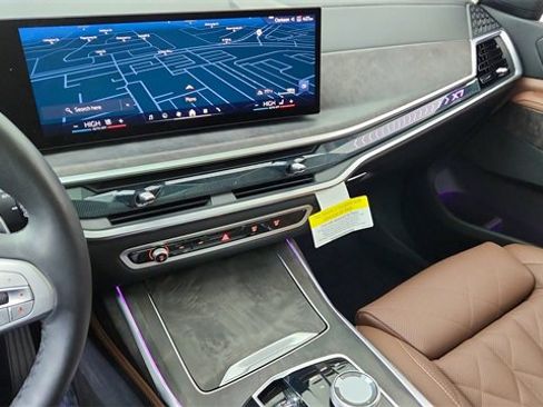 Used 2025 BMW X7 xDrive40i w/ Parking Assistance Package image 44