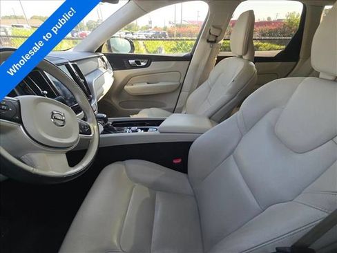 Used 2020 Volvo XC60 T6 Momentum AWD/4WD image 6