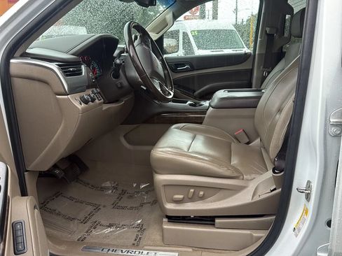 Used 2019 Chevrolet Suburban LT w/ Luxury Package AWD/4WD image 14