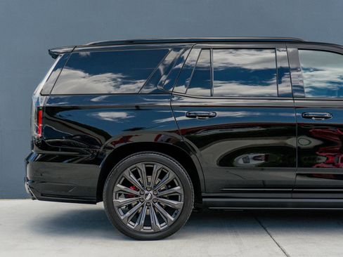 Used 2025 Cadillac Escalade V AWD/4WD image 31