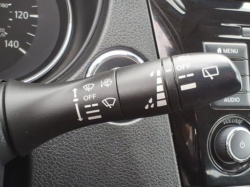 Used 2021 Nissan Rogue Sport SV AWD/4WD image 28