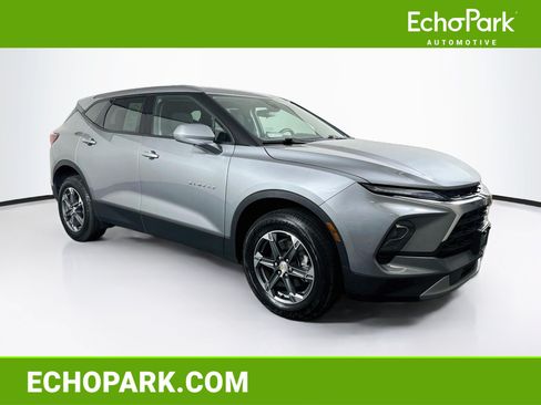 Used 2025 Chevrolet Blazer LT FWD image 1