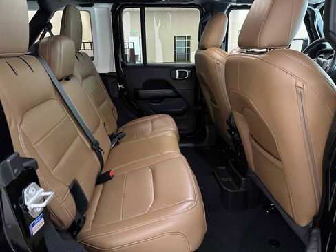 Used 2022 Jeep Wrangler Unlimited Sahara w/ Cold Weather Group AWD/4WD image 25