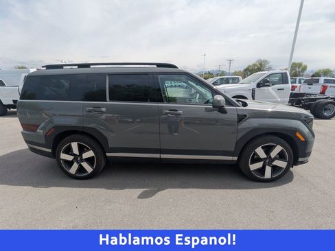 Used 2025 Hyundai Santa Fe Limited AWD/4WD image 2