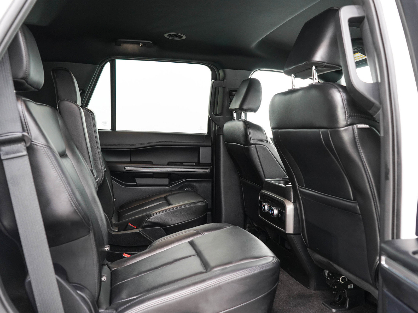 Used 2021 Ford Expedition XLT w/ Equipment Group 202A AWD/4WD image 14