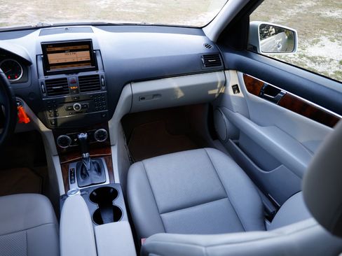 Used 2010 Mercedes-Benz C 300 Sedan image 21