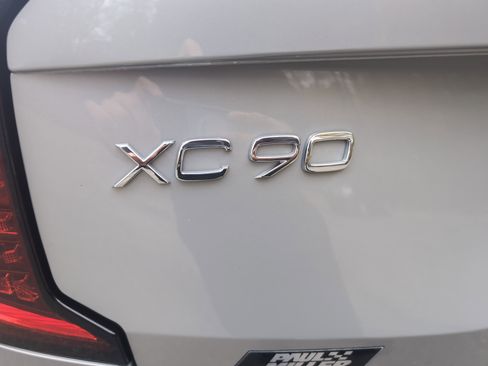 Used 2025 Volvo XC90 B6 Plus image 32