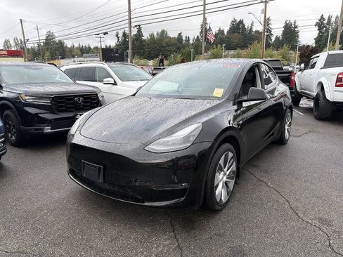 Used 2024 Tesla Model Y Long Range AWD/4WD image 1