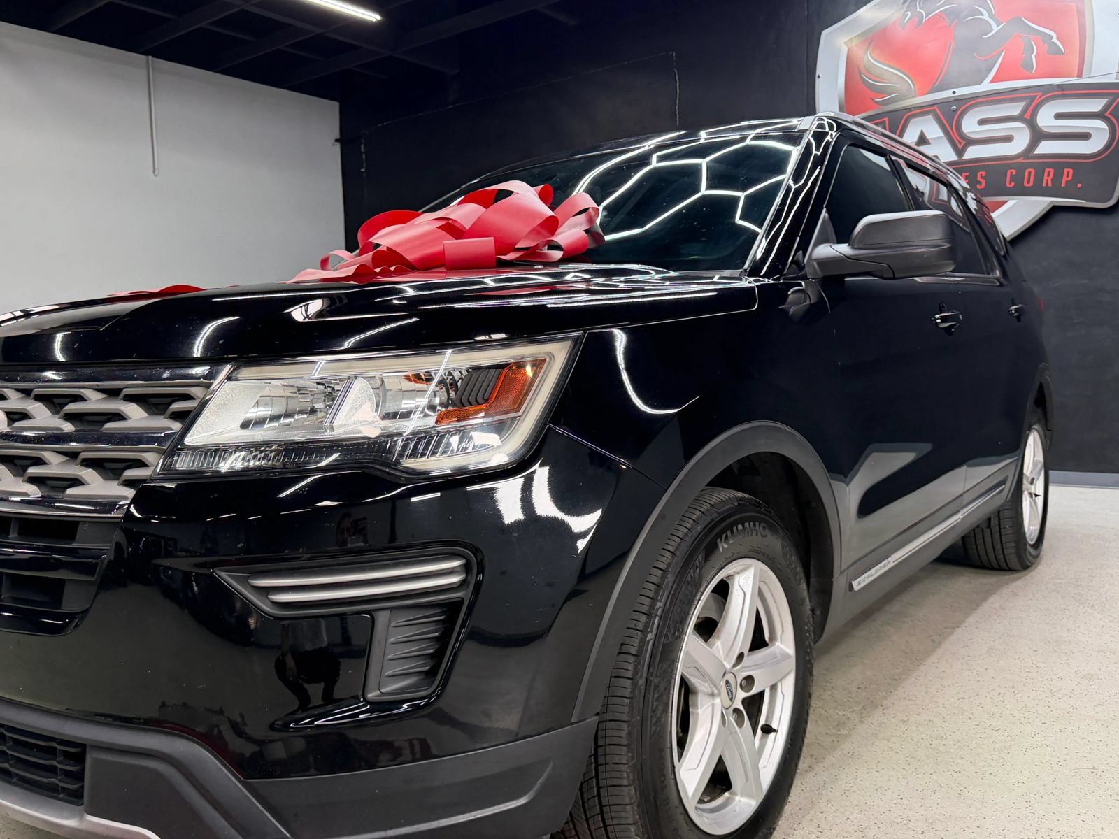Used 2018 Ford Explorer XLT FWD image 4