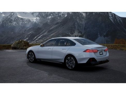 New 2026 BMW 530i w/ M Sport Package RWD image 2