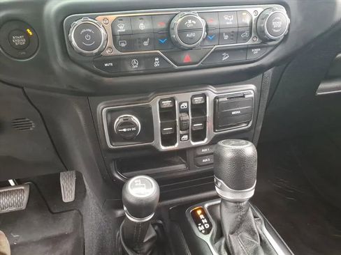 Used 2019 Jeep Wrangler Unlimited Sport S image 32