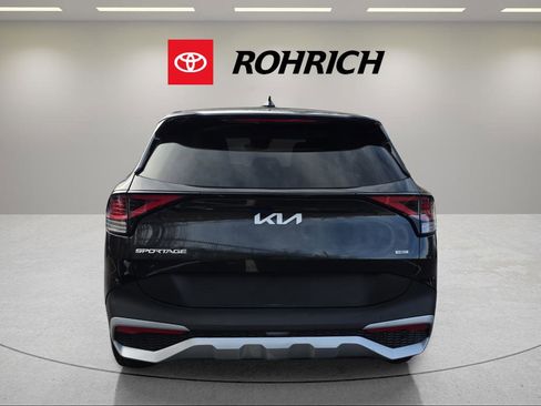 Used 2023 Kia Sportage LX image 4