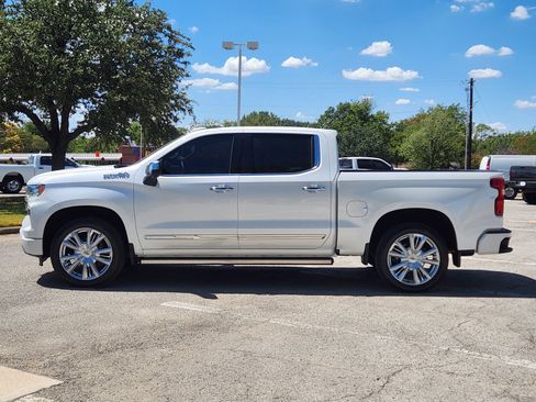 Used 2025 Chevrolet Silverado 1500 High Country AWD/4WD image 3