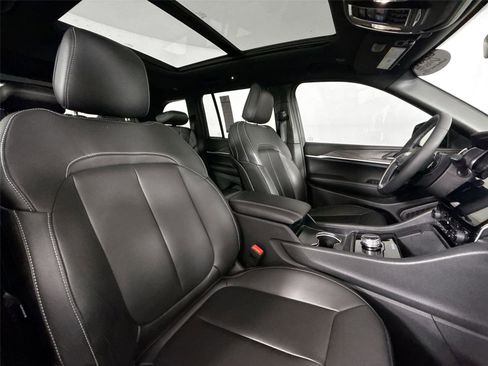 Used 2025 Jeep Grand Cherokee Limited w/ Black Appearance Package RWD image 43