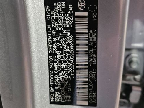 Used 2025 Toyota Prius LE image 30