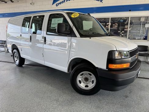 Used 2025 Chevrolet Express 2500 w/ Driver Convenience Package image 2