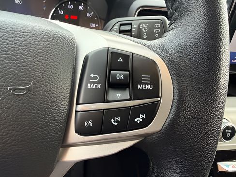 Used 2023 Ford Explorer XLT w/ Equipment Group 202A AWD/4WD image 21