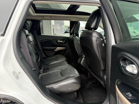 Used 2018 Jeep Cherokee High Altitude w/ Luxury Group image 12