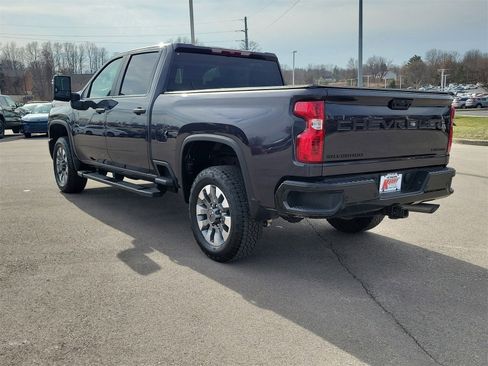 Used 2024 Chevrolet Silverado 2500 Custom w/ Custom Value Package image 3