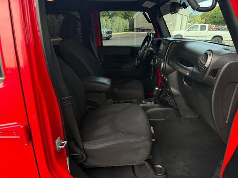 Used 2018 Jeep Wrangler Unlimited Sport S AWD/4WD image 41