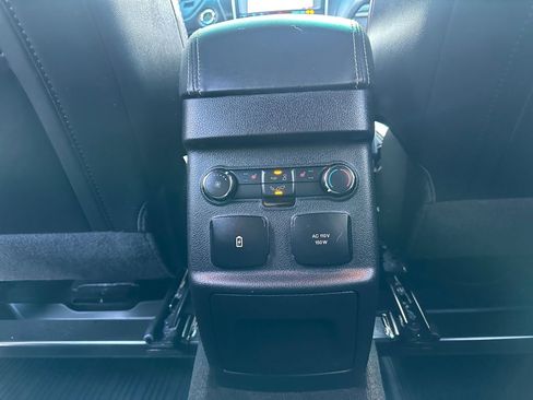 Used 2017 Ford Explorer Platinum image 29