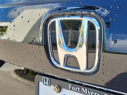 Used 2024 Honda CR-V EX image 8