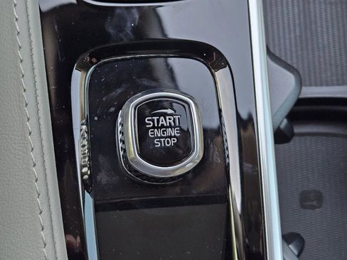 Certified 2025 Volvo XC90 B6 Plus w/ Protection Package Premier image 25