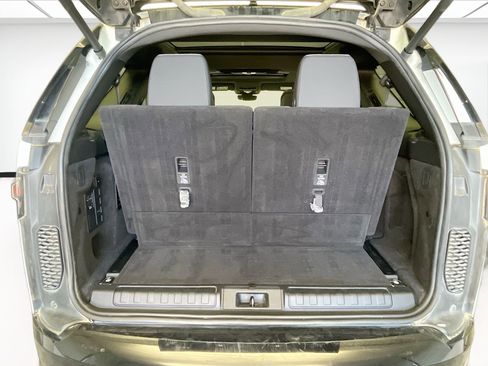 Used 2023 Land Rover Discovery S R-Dynamic image 18