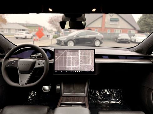 Used 2022 Tesla Model S Standard Range image 12