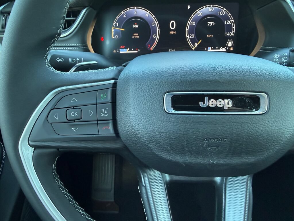 New 2027 Jeep Grand Cherokee Laredo RWD image 15