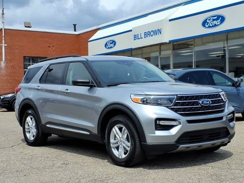 Certified 2024 Ford Explorer XLT w/ Equipment Group 202A AWD/4WD image 1