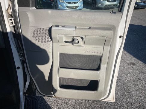 Used 2010 Ford E-350 and Econoline 350 XLT image 24