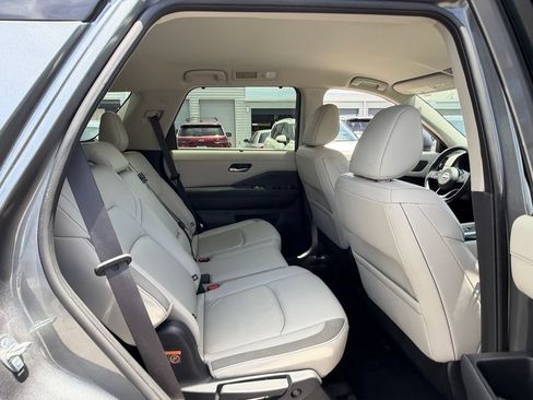 Certified 2022 Nissan Pathfinder SL w/ SL Black Package AWD/4WD image 16