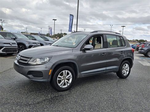 Used 2016 Volkswagen Tiguan S image 3