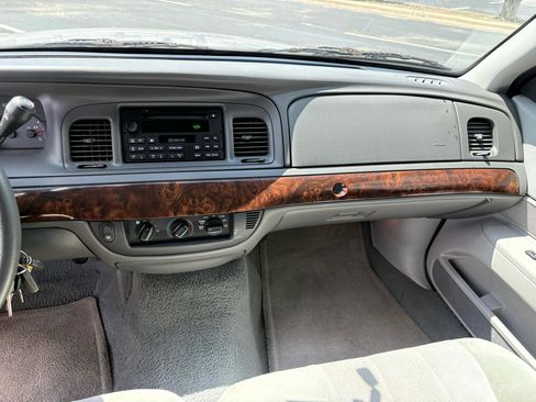 Used 2005 Mercury Grand Marquis GS image 28