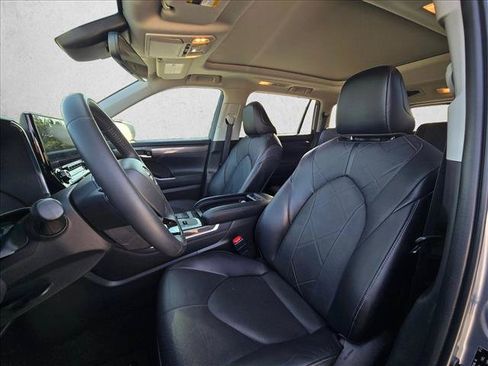 Used 2022 Toyota Highlander Platinum FWD image 15