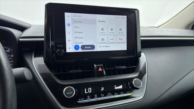 Used 2025 Toyota Corolla LE FWD image 34