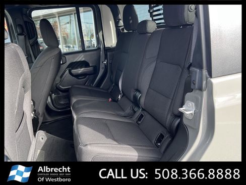 Used 2022 Jeep Gladiator Sport image 13