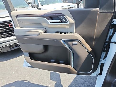 New 2025 GMC Sierra 2500 SLT w/ SLT Convenience Package image 18