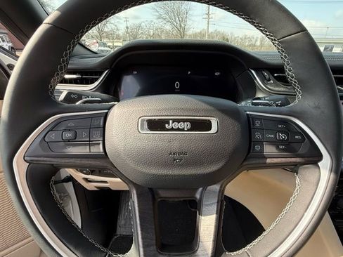 Used 2023 Jeep Grand Cherokee L Limited image 17
