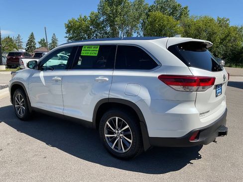 Used 2019 Toyota Highlander XLE AWD/4WD image 4