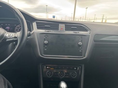Used 2018 Volkswagen Tiguan SEL Premium image 18