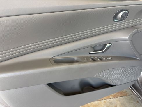 Used 2023 Hyundai Elantra SEL w/ Convenience Package image 10