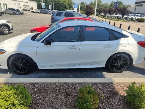 Used 2023 Honda Civic Sport image 9