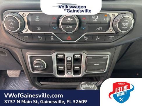 Used 2018 Jeep Wrangler Unlimited Sahara AWD/4WD image 26
