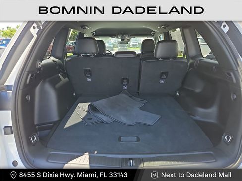 Used 2025 Jeep Grand Cherokee Limited w/ Black Appearance Package image 8